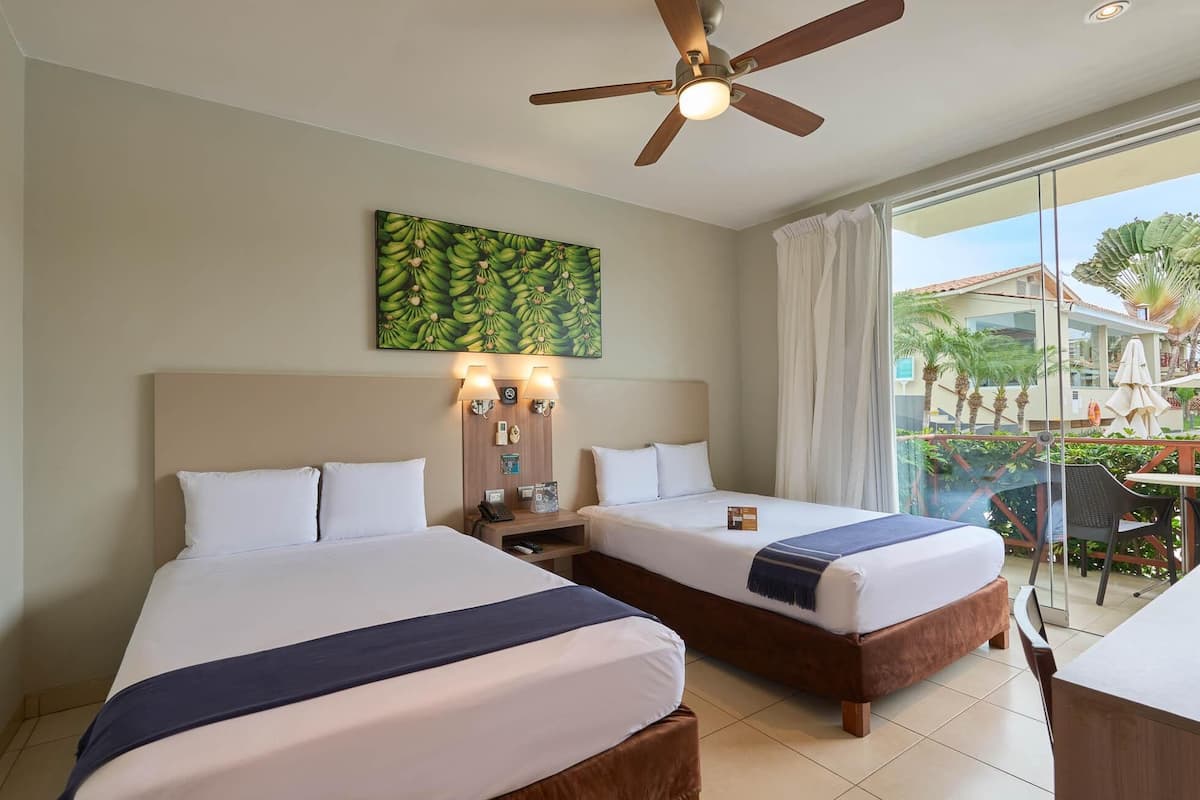 Down comforters, minibar, in-room safe, desk