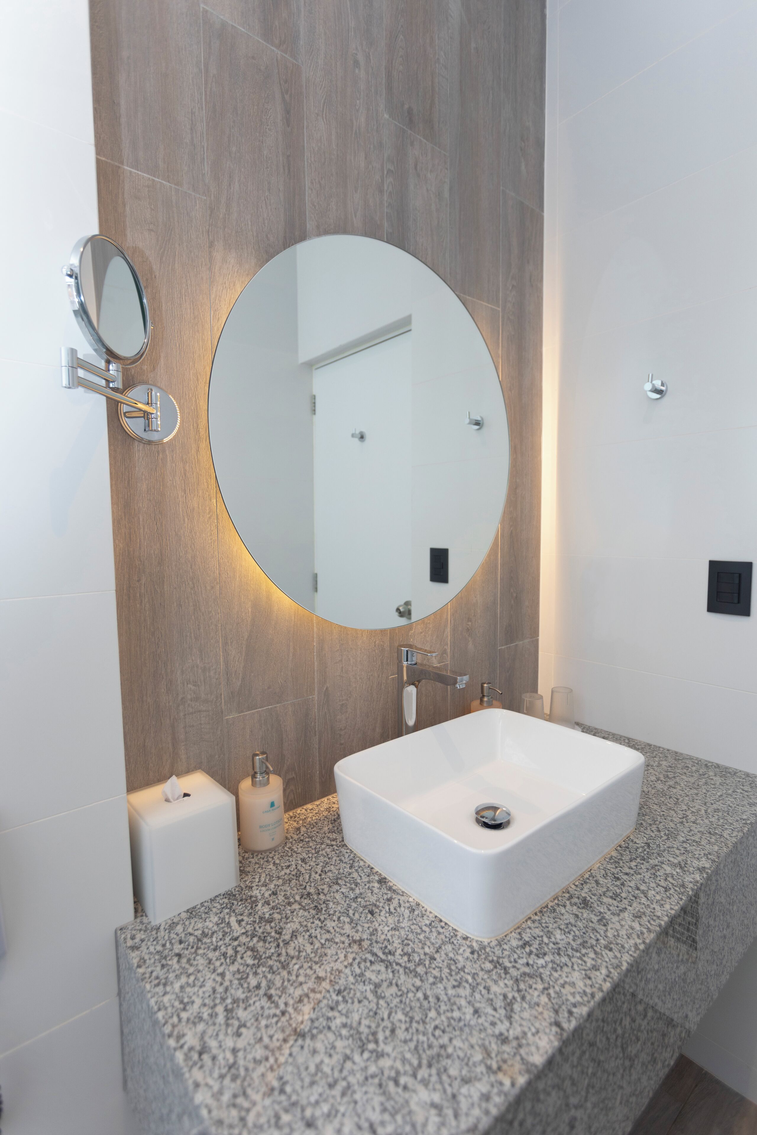 superior room, 1 queen bed, garden view | bathroom | shower, designer toiletries, hair dryer, towels