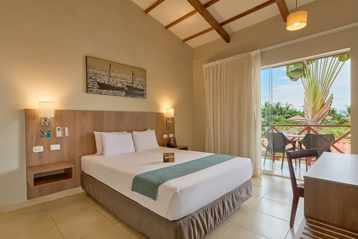 Down comforters, minibar, in-room safe, desk