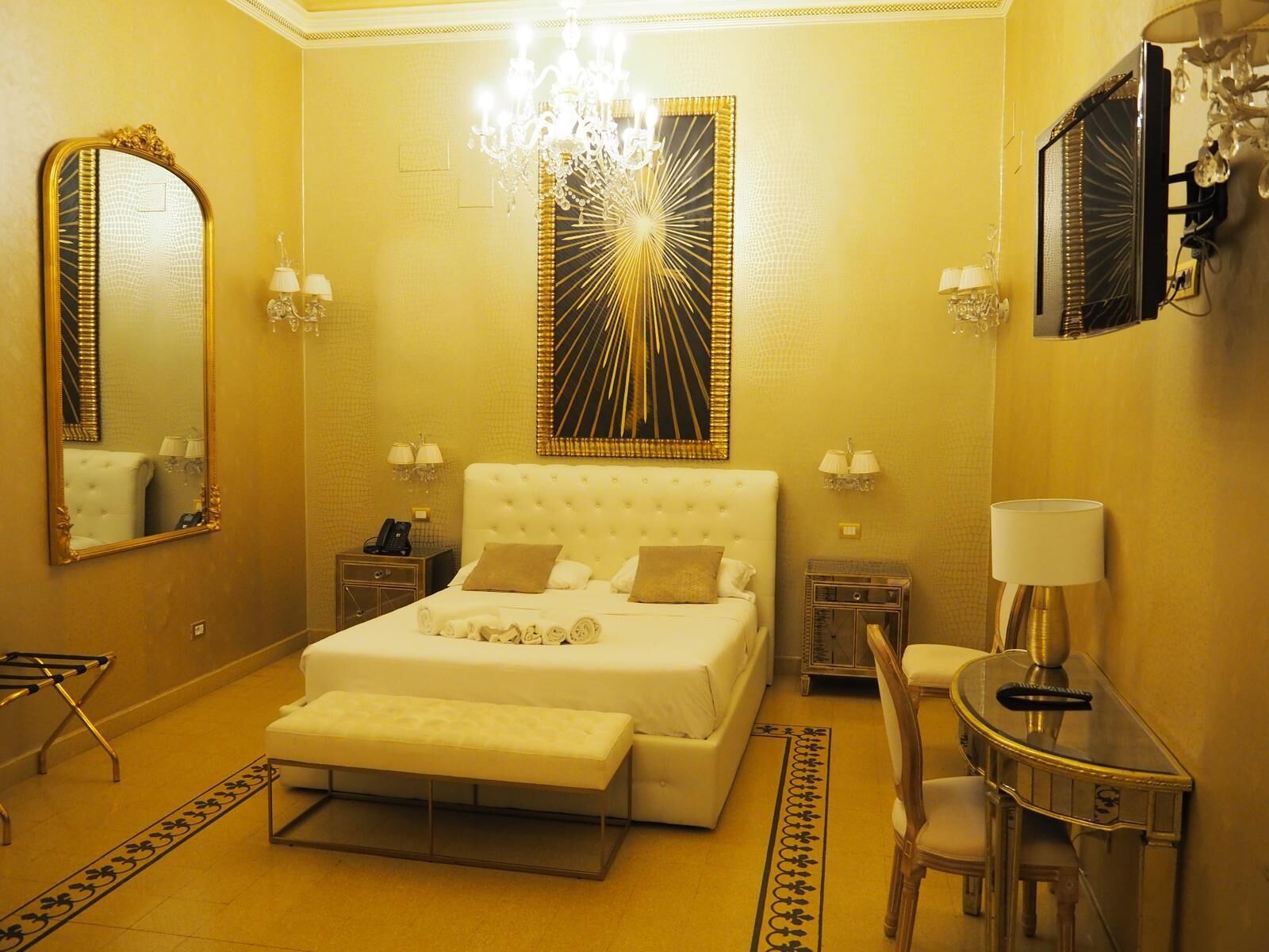 ห้องจูเนียร์สวีท | ผ้าปูที่นอนฝ้ายอียิปต์, เครื่องนอนระดับพรีเมียม, ตู้นิรภัยในห้องพัก