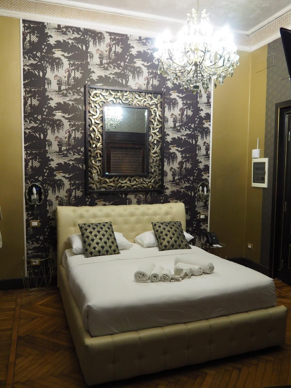 ห้องดีลักซ์ | ผ้าปูที่นอนฝ้ายอียิปต์, เครื่องนอนระดับพรีเมียม, ตู้นิรภัยในห้องพัก