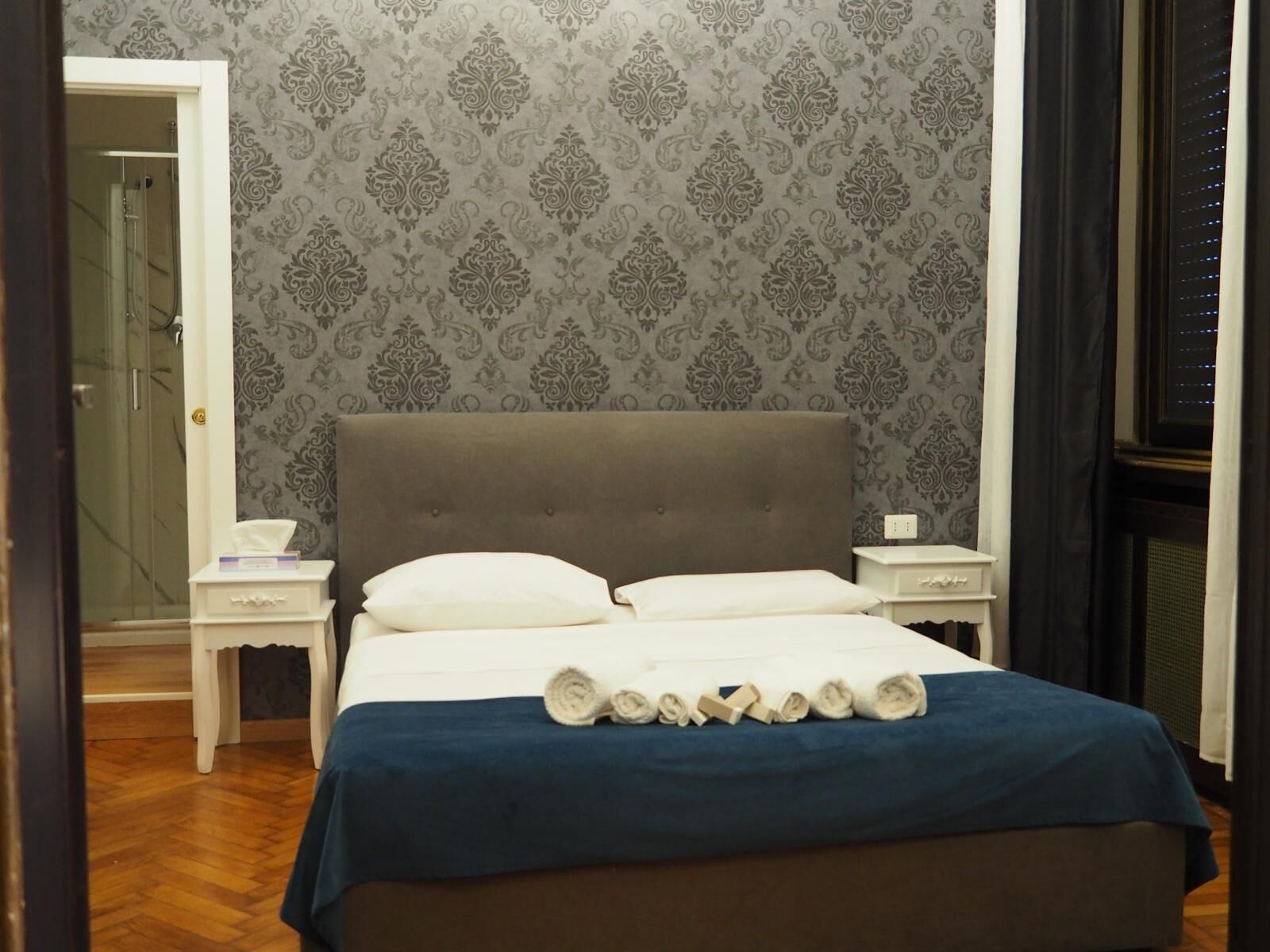 ห้องดับเบิล | ผ้าปูที่นอนฝ้ายอียิปต์, เครื่องนอนระดับพรีเมียม, ตู้นิรภัยในห้องพัก