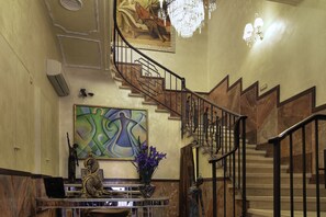 Staircase - Contessa Arrivabene Antica Dimora (Rome)