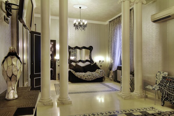 Egyptian cotton sheets, premium bedding, in-room safe, desk - Contessa Arrivabene Antica Dimora (Rome)