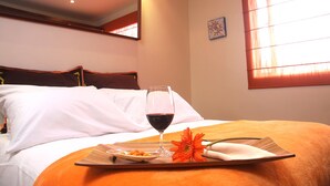 Double Room | Premium bedding, Select Comfort beds, in-room safe, desk - 6 Suites Hotel (Bogota)