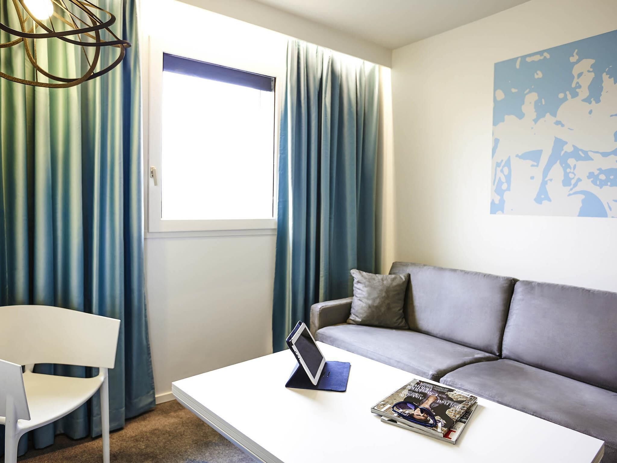 Suite Standard, 1 lit double et 1 canapé-lit | Literie de qualité supérieure, surmatelas, bureau, chambres insonorisées