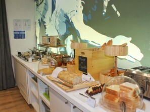 Free daily buffet breakfast