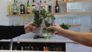 A bar area with a variety of liquor bottles on shelves and a bar counter. - ibis Styles Toulouse Nord Sesquières (Toulouse)