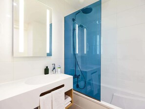 Premium bedding, pillow-top beds, desk, soundproofing - ibis Styles Toulouse Nord Sesquières (Toulouse)