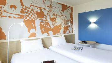 高档床上用品、加厚床垫、办公桌、隔音