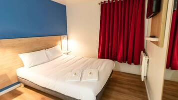 Tweepersoonskamer | Een bureau, een laptopwerkplek, gratis wifi, beddengoed