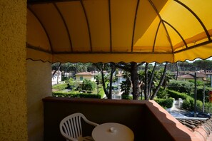Quarto triplo clássico, sacada | Vista da sacada