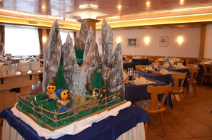 Breakfast, lunch and dinner served - Hotel Ladina (Campitello di Fassa)