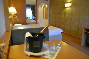 Chambre Deluxe, 1 chambre, accessible aux personnes Ă mobilitĂ© rĂ©duite (Stella alpi) | Service aux chambres â repas