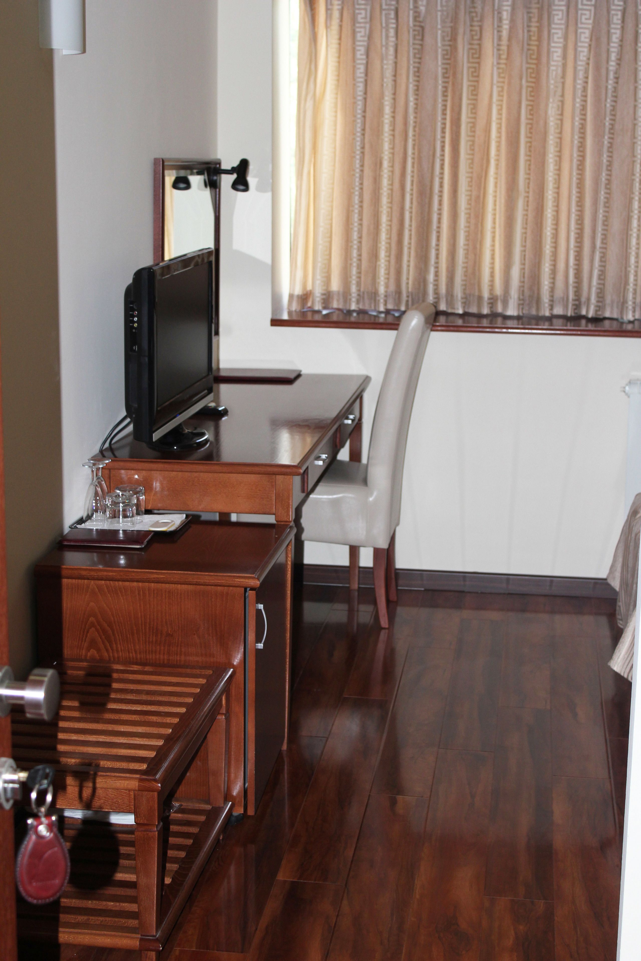 21-inch lcd tv with cable channels, tv