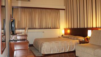 Ropa de cama de alta calidad, minibar, caja fuerte y escritorio