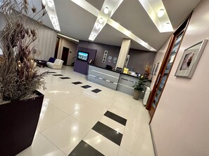 Coin salon dans le hall