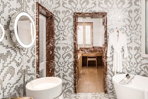Bathroom - Macalister Mansion (George Town)