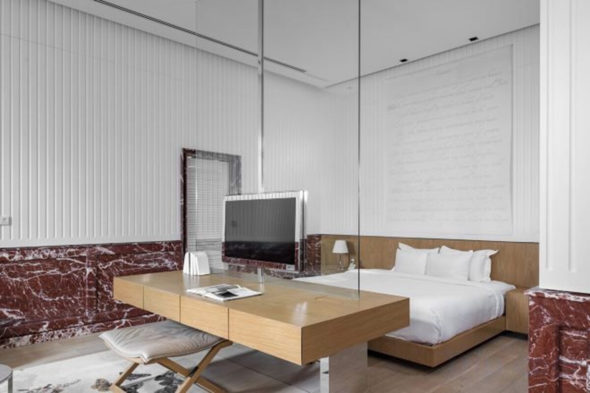 Premium bedding, minibar (free items), in-room safe, soundproofing