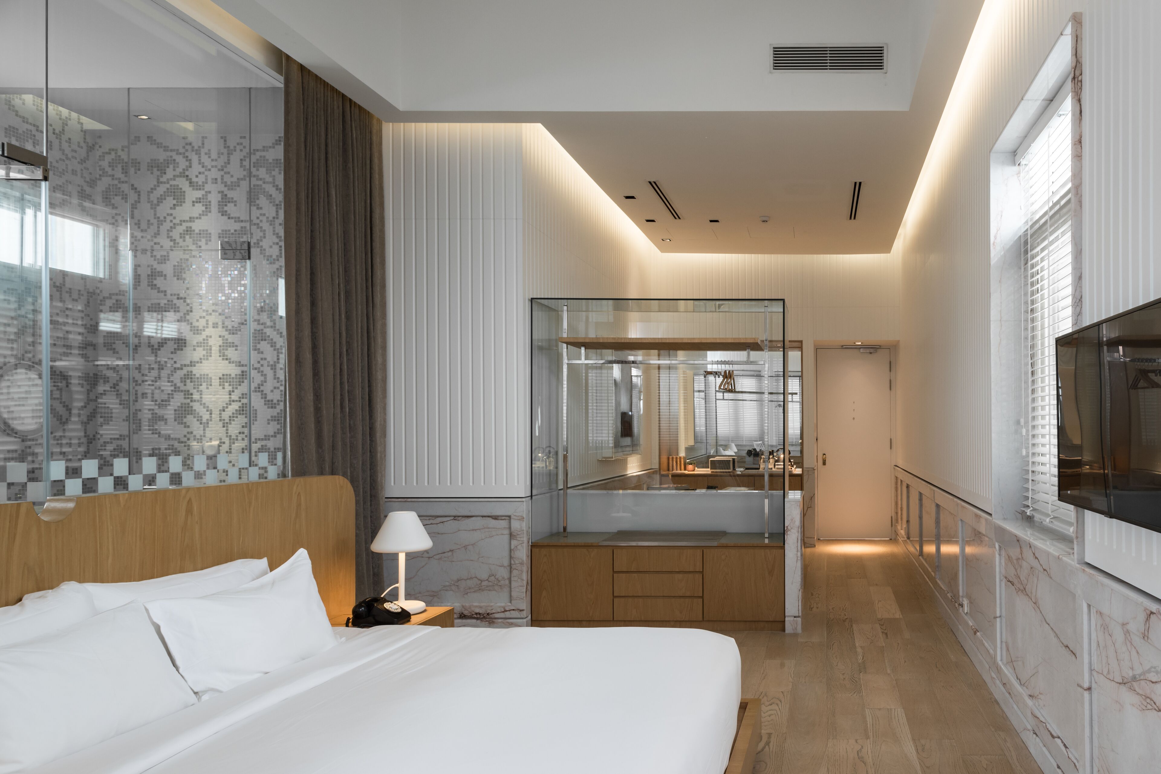 Premium bedding, free minibar, in-room safe, soundproofing