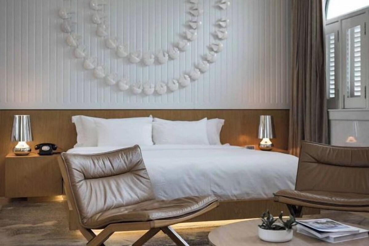 Premium bedding, minibar (free items), in-room safe, soundproofing
