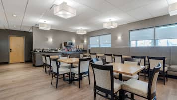 Buffet déjeuner gratuit tous les jours