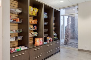 Lobby - Best Western Plus Eastgate Inn & Suites (Regina)