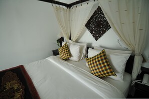 Suite, 1 cama de matrimonio grande (Double) | Minibar, caja fuerte, escritorio y cortinas opacas