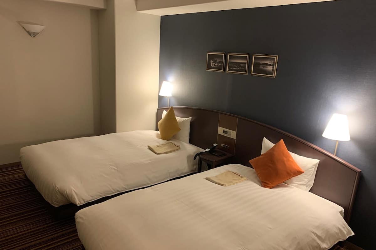 Suite room | Desk, iron/ironing board, free WiFi, bed sheets