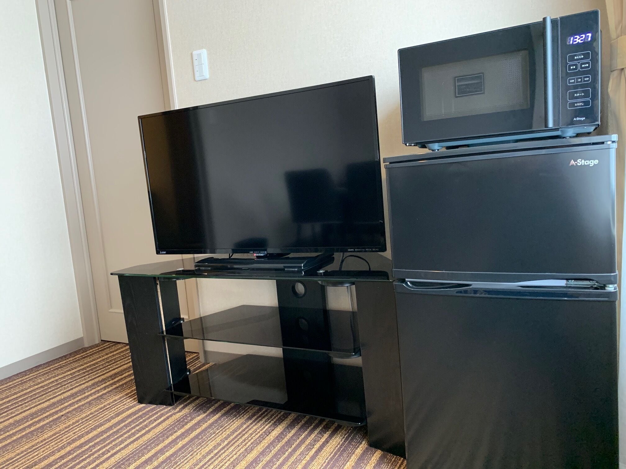 suite room | desk, iron/ironing board, free wifi, bed sheets