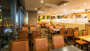 Phục vụ bữa sáng và bữa sáng muộn 