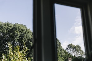Classic Double or Twin Room | 1 bedroom, individually decorated, desk, iron/ironing board