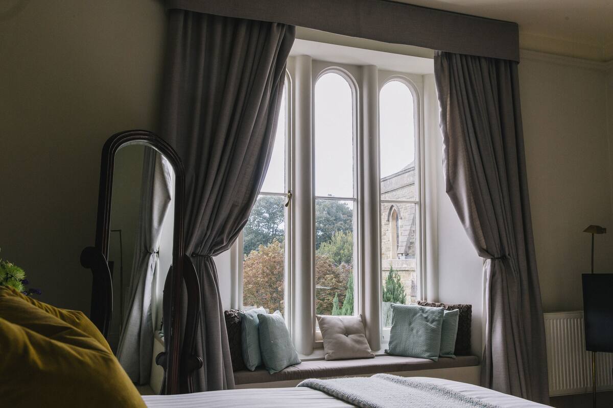 Suite exécutive, 1 chambre | Bureau, fer et planche à repasser, accès au Wi-Fi (inclus), décor unique