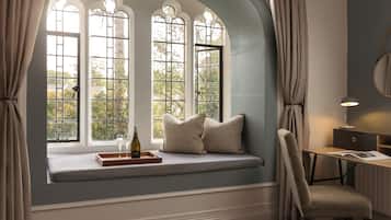 Executive Suite, 1 Bedroom | 1 bedroom, individually decorated, desk, iron/ironing board