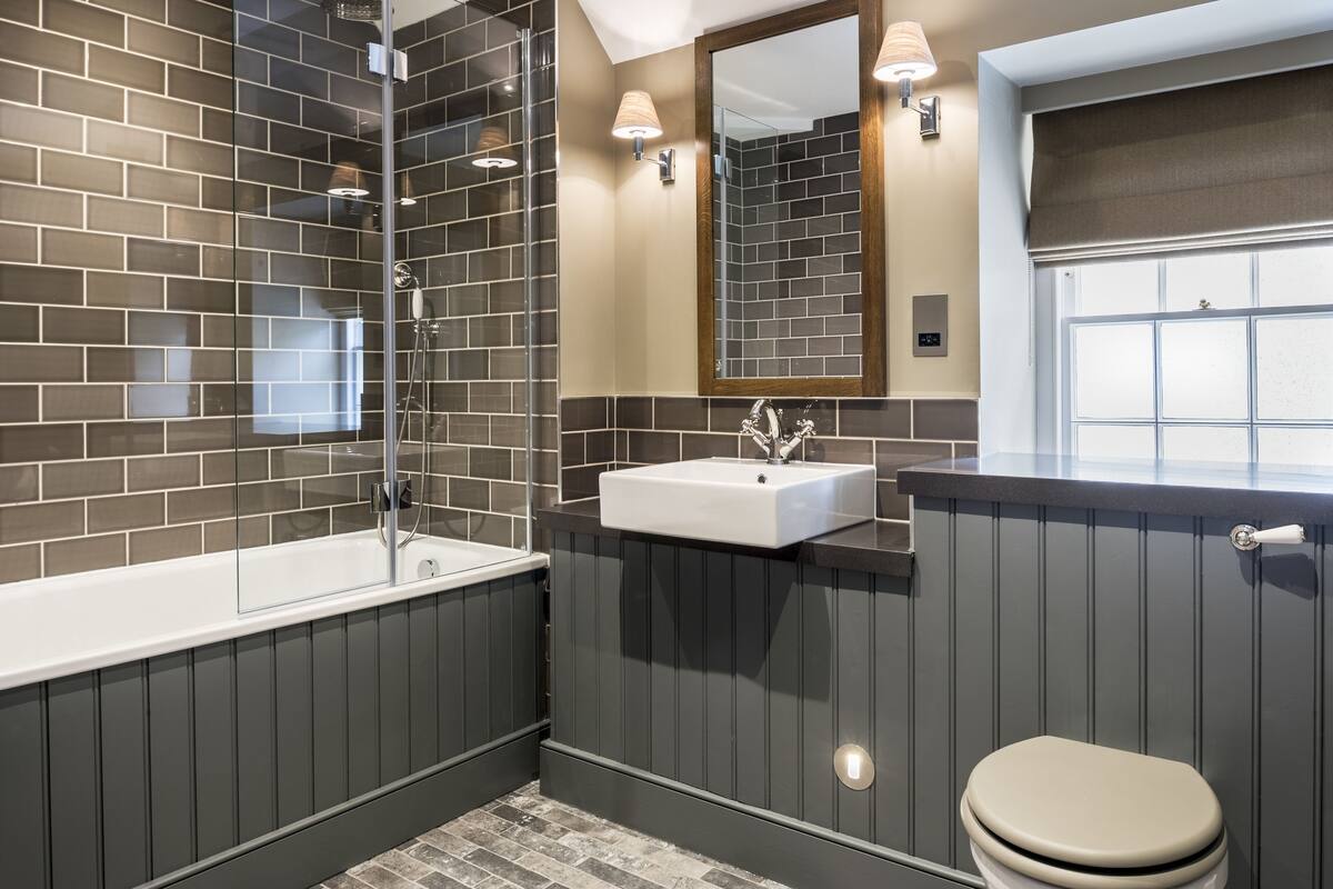 classic courtyard room | bathroom | free toiletries, hair dryer, towels, soap