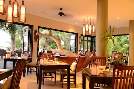 Breakfast, lunch, dinner served; international cuisine . DoubleTree by Hilton Seychelles - Allamanda Resort & Spa