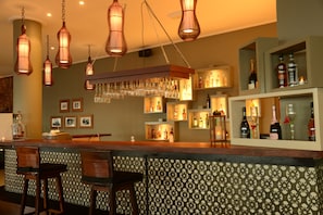 Cocktailbar, Blick auf das Meer, täglich geöffnet