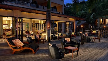 Bar de cocktails, con vista al mar, abre todos los días