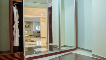 Suite Royale | Coin séjour | Télévision à écran plat