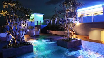 2 outdoor pools, pool umbrellas, sun loungers