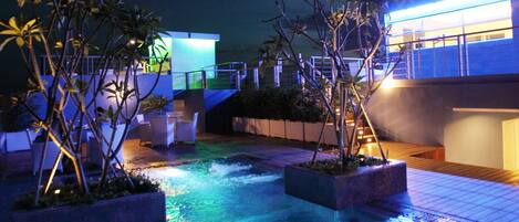2 outdoor pools, pool umbrellas, pool loungers