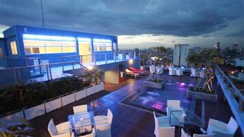 Breakfast, lunch, dinner served; international cuisine, pool views