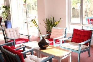 로비 좌석 공간