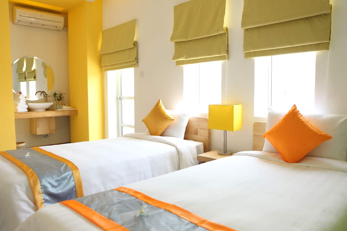 Phòng Deluxe, 2 giường đơn | Nệm có lớp đệm bông, minibar, két bảo mật tại phòng