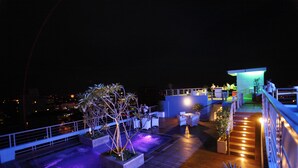 2 Bars/Lounges, Bar auf der Dachterrasse, Cocktailbar, Lobby-Lounge