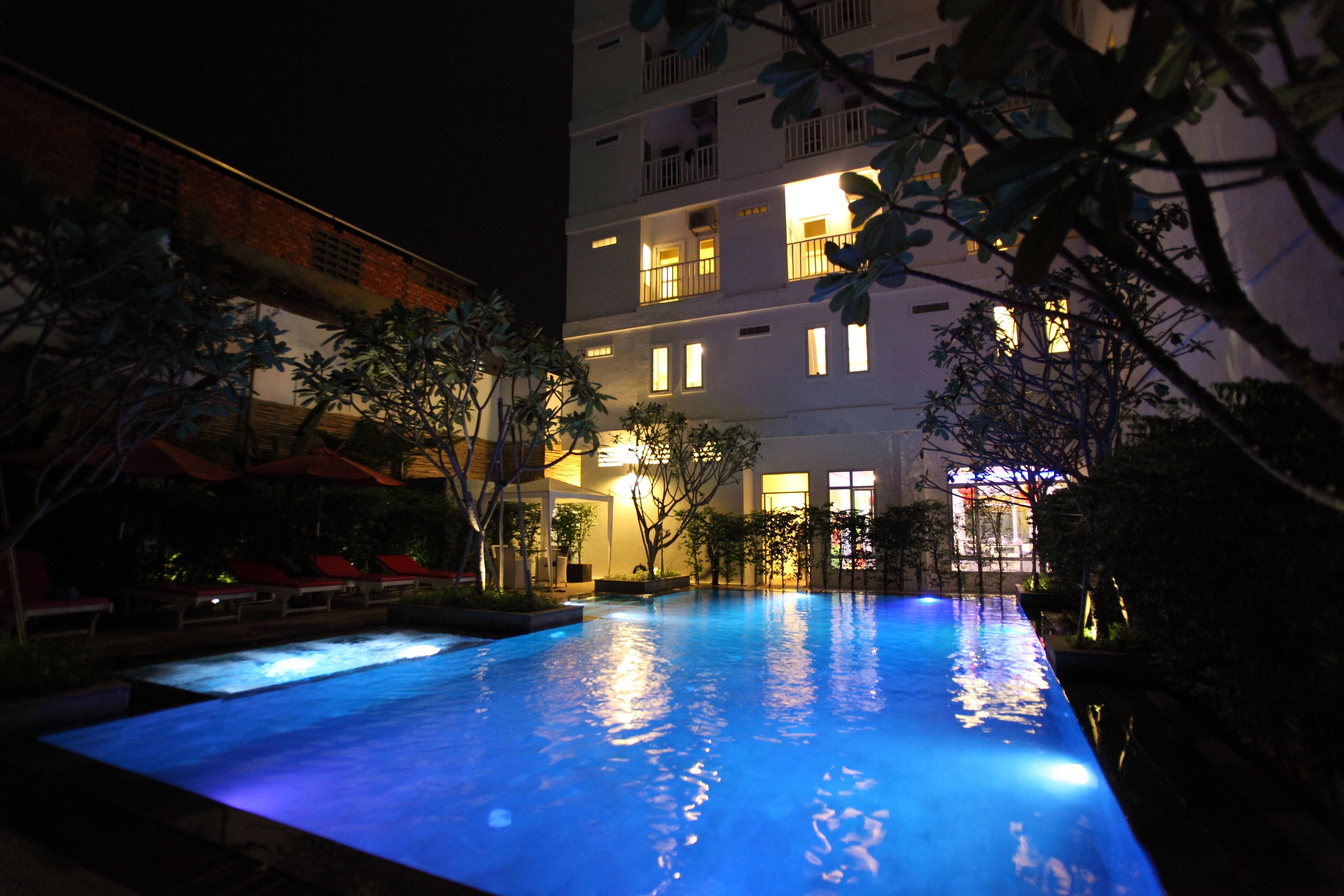 2 outdoor pools, pool umbrellas, pool loungers