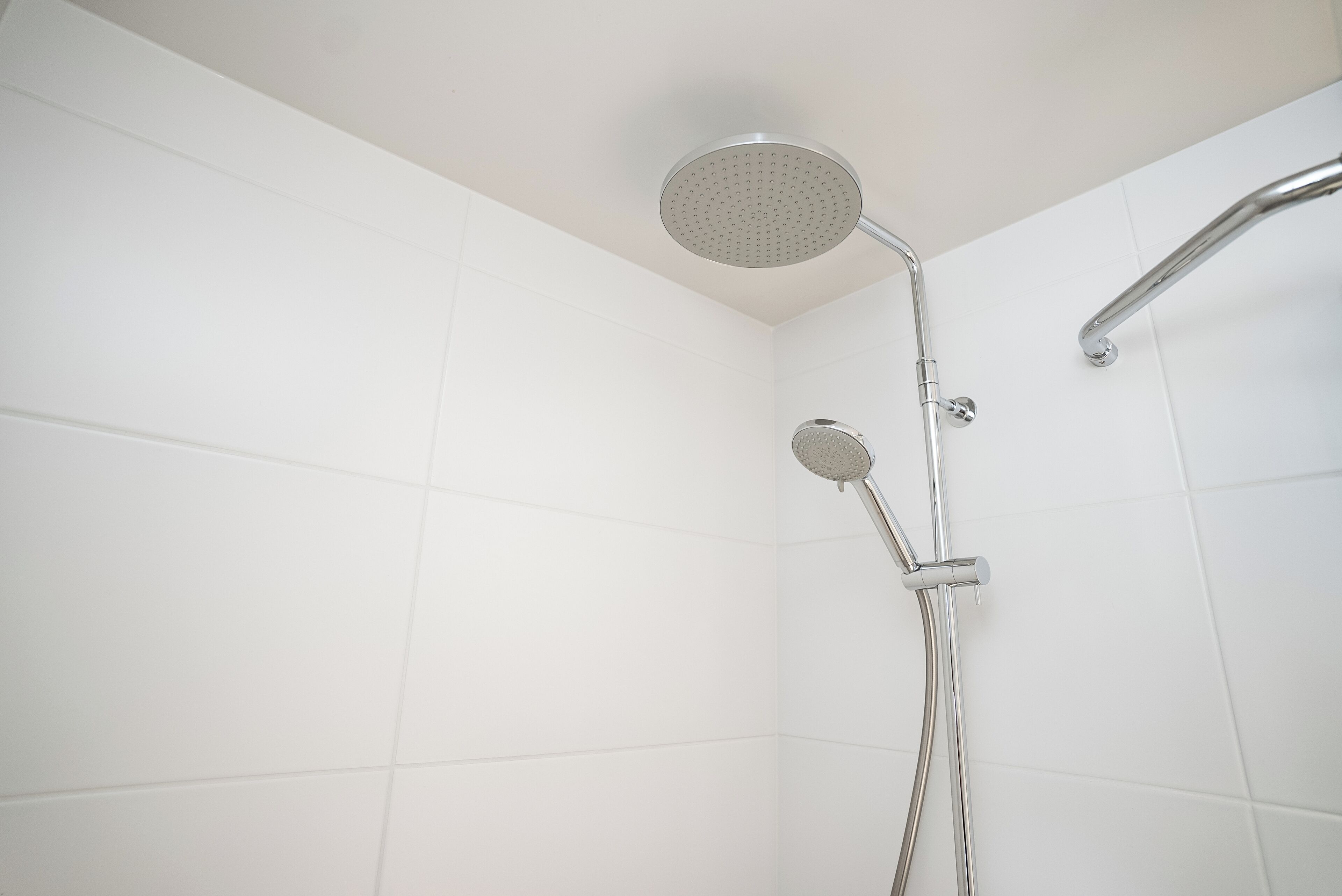 Douche, sèche-cheveux, serviettes fournies