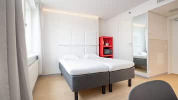 Cortinas blackout, insonorización, wifi gratis y ropa de cama