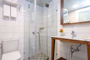 Designertoiletartikler, hårtørrer, håndklæder