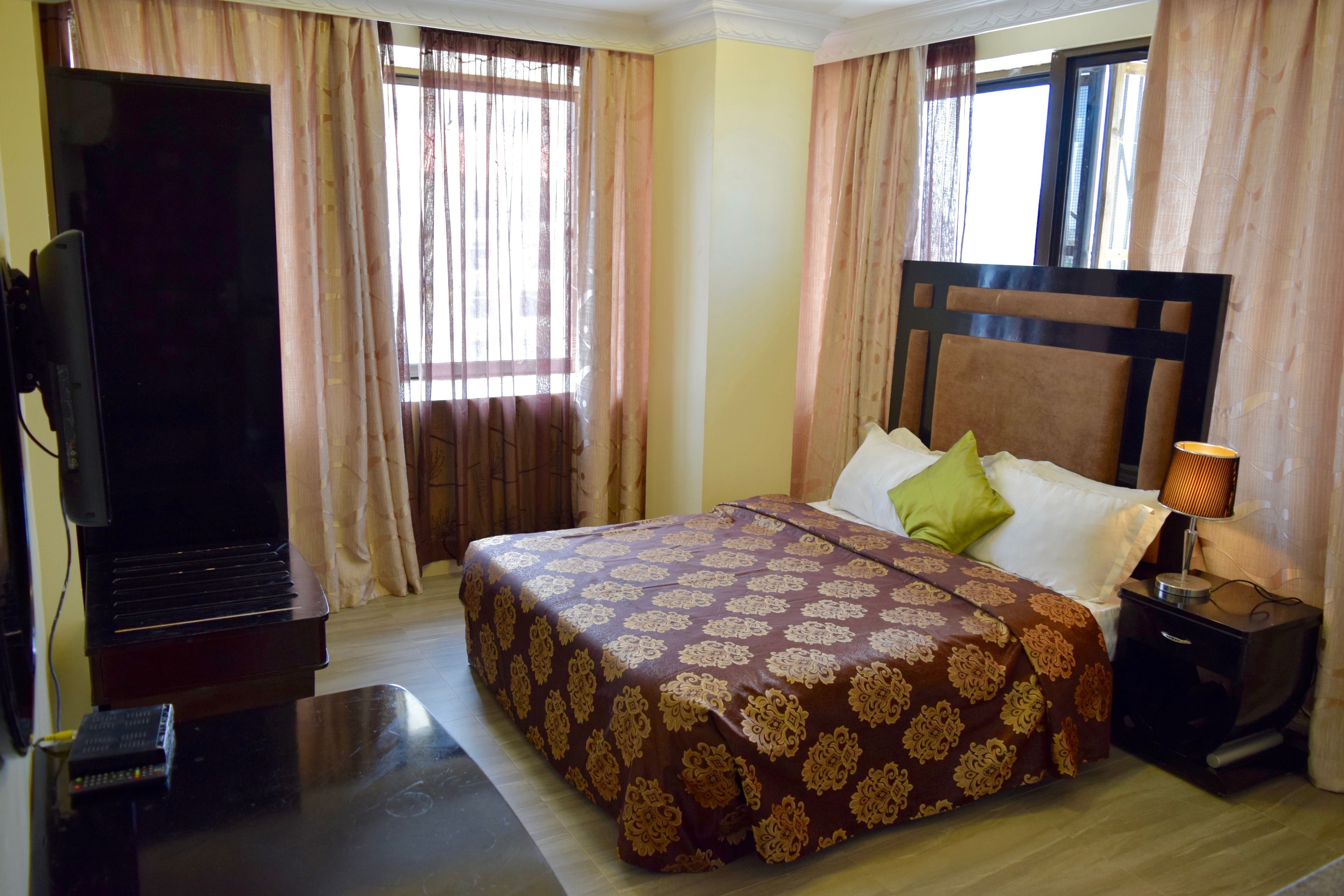 In-room safe, soundproofing, iron/ironing board, free WiFi